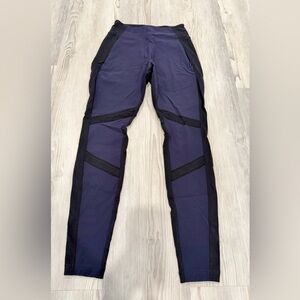 ATHLETA Womans Legging Pants GUC Size 2. Black/Navy. Mixed Fabrics. Athleisure